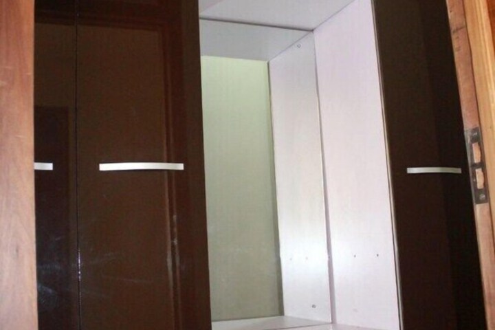 Room 13 of 32