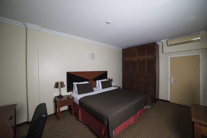 Room 17 of 40