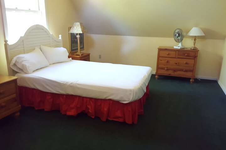 Room 4 of 131