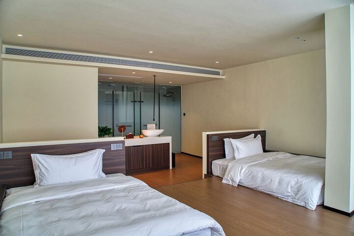 Room 13 of 68