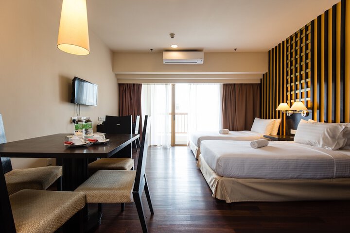 Room 12 of 77