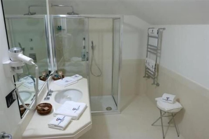 Room 11 of 26