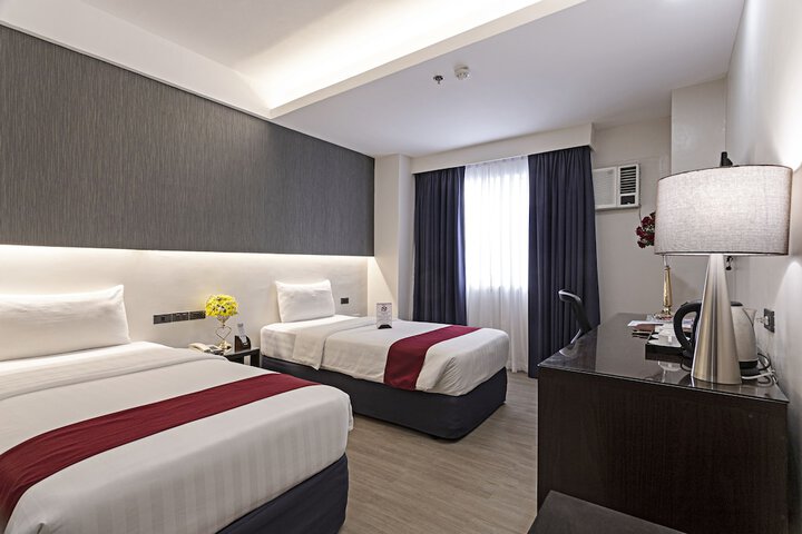 Room 9 of 36