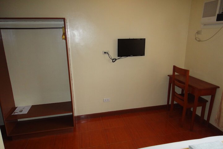Room 25 of 38