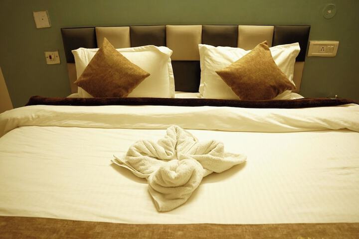 Room 13 of 27