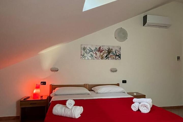 Room 9 of 20