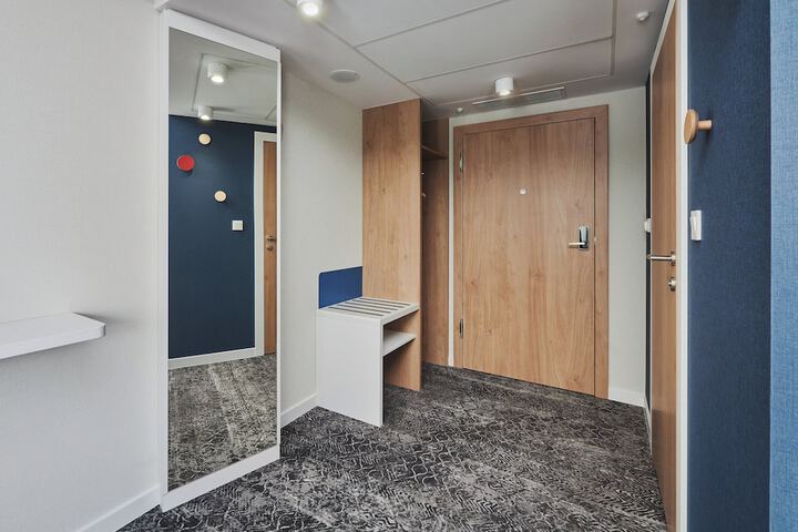 Room 11 of 37