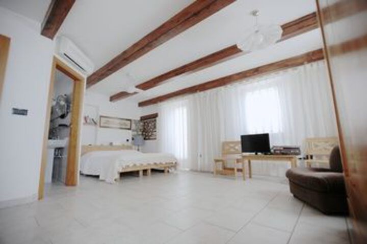 Room 5 of 17