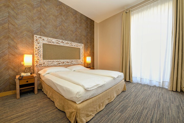 Room 26 of 164