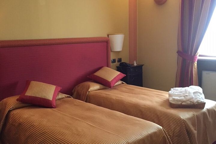 Room 4 of 35