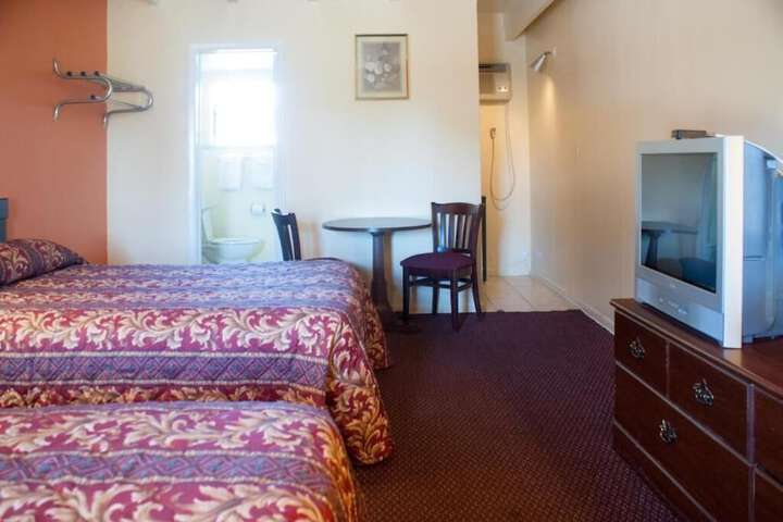 Room 3 of 32