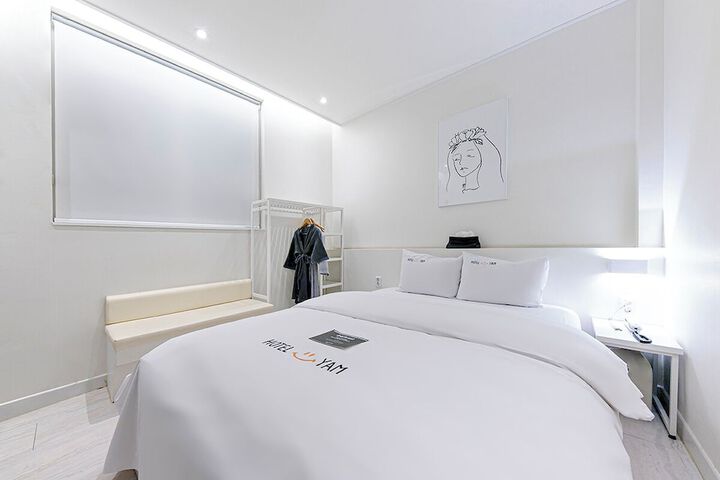 Room 13 of 52