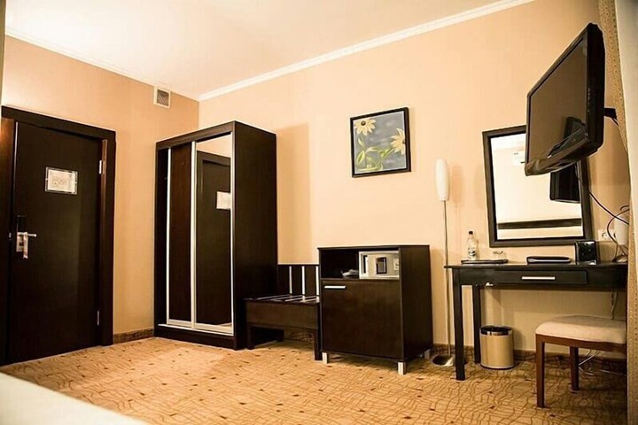 Room 12 of 22