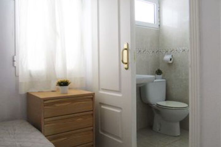 Room 2 of 35