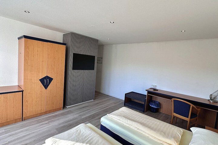 Room 9 of 19