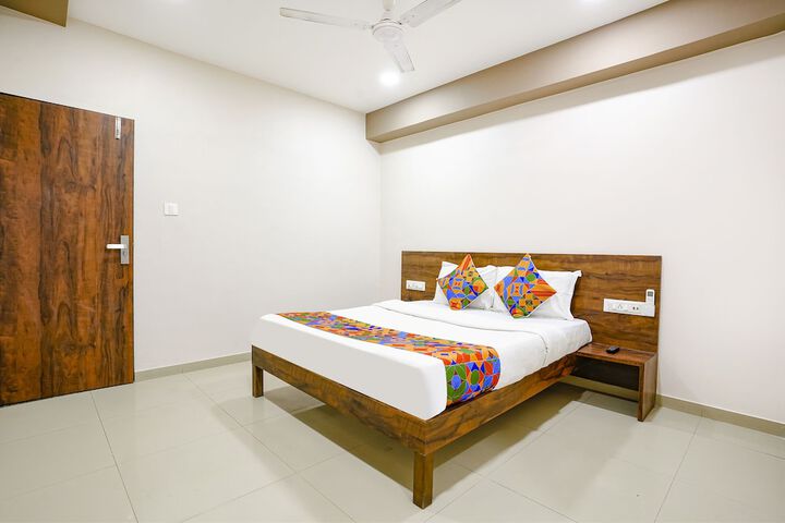 Room 7 of 25