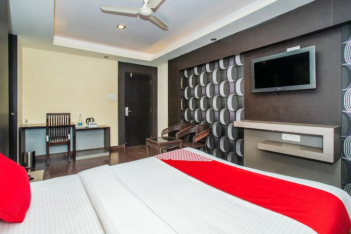 Room 13 of 18