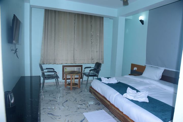 Room 9 of 26
