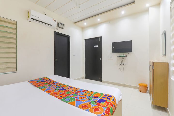 Room 14 of 27
