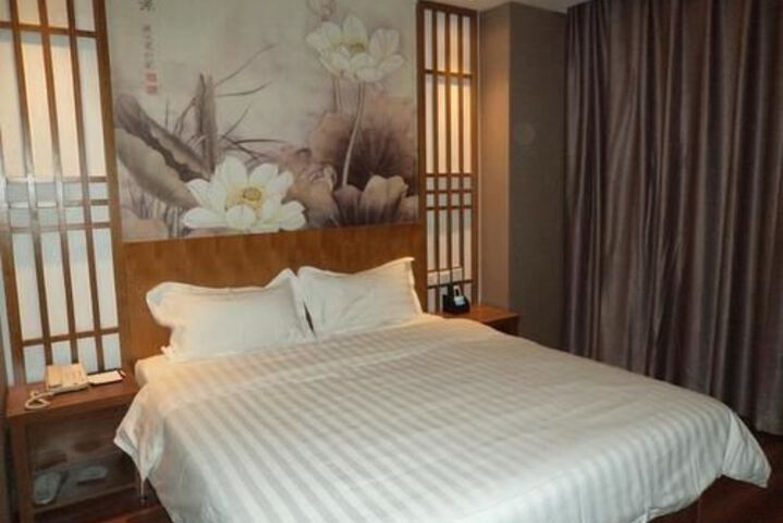 Room 9 of 29