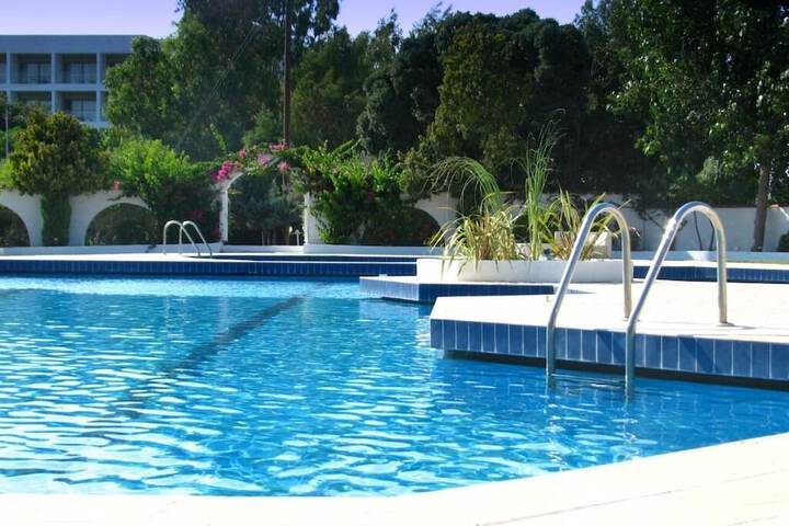 Pool 20 of 32