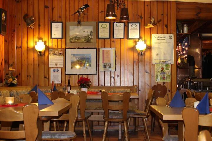 Dining 4 of 7
