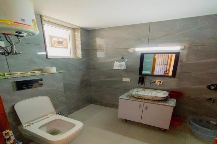 Room 12 of 24