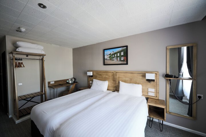 Room 9 of 32
