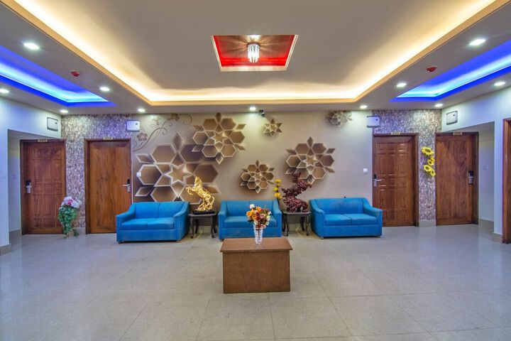 Room 8 of 11