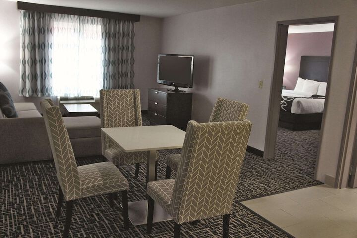 1 King Bed (8 of 12)