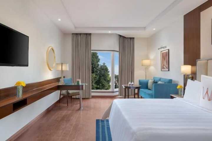 Room 11 of 27