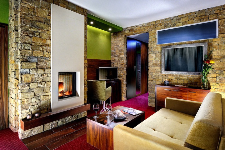 Room 10 of 83
