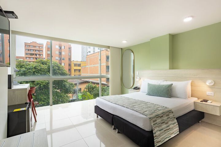 Room 32 of 68