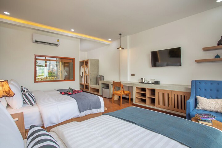 Room 33 of 180