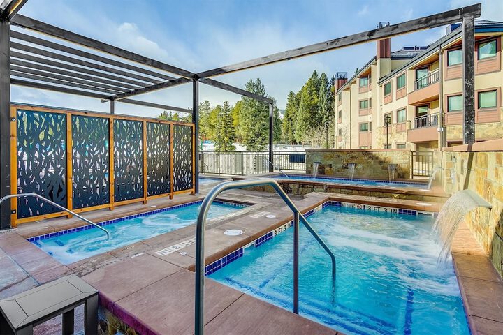 Pool 20 of 44