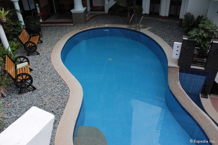 Pools & Facilities