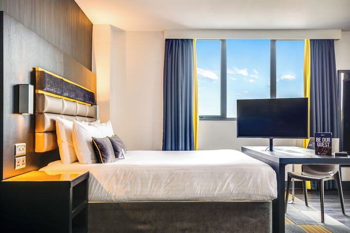 Room 21 of 42