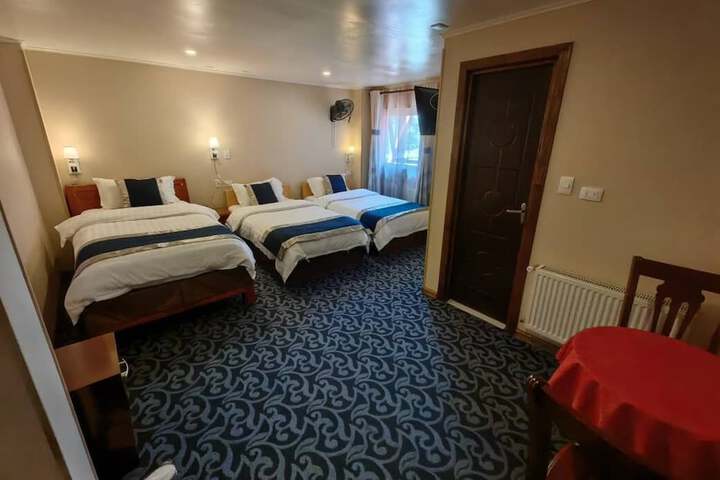 Room 5 of 11