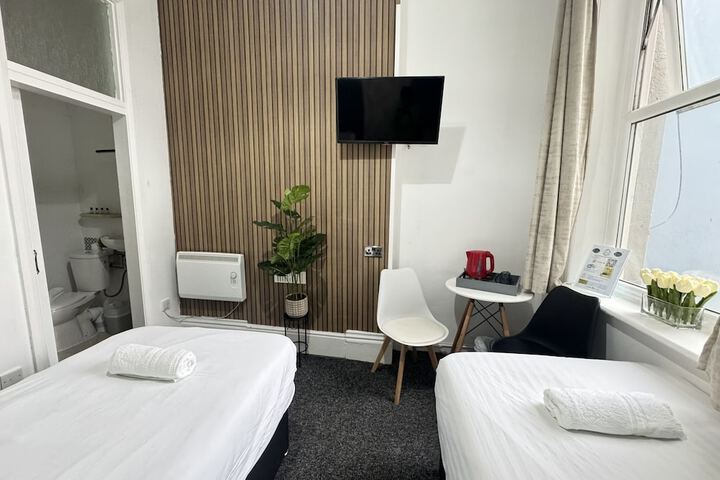 Room 25 of 283