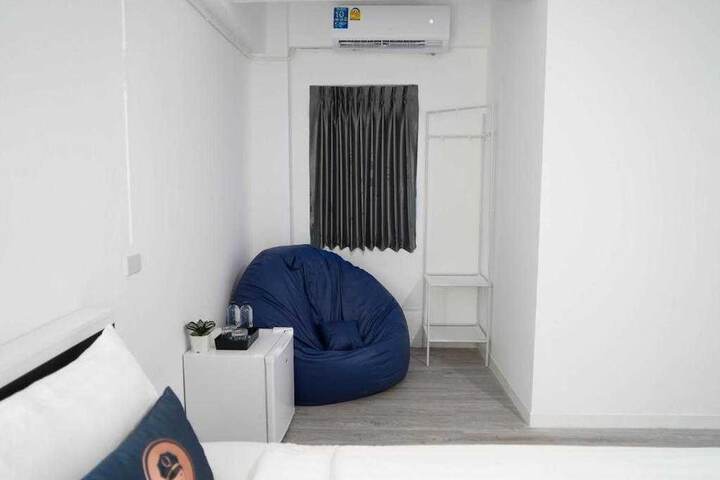Room 12 of 25