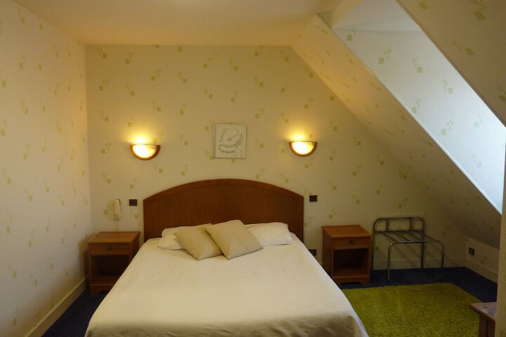 Room 28 of 61