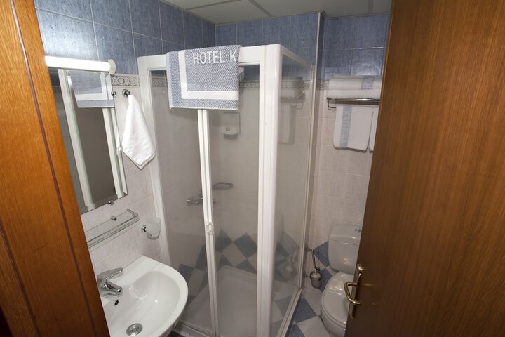 Room 37 of 59