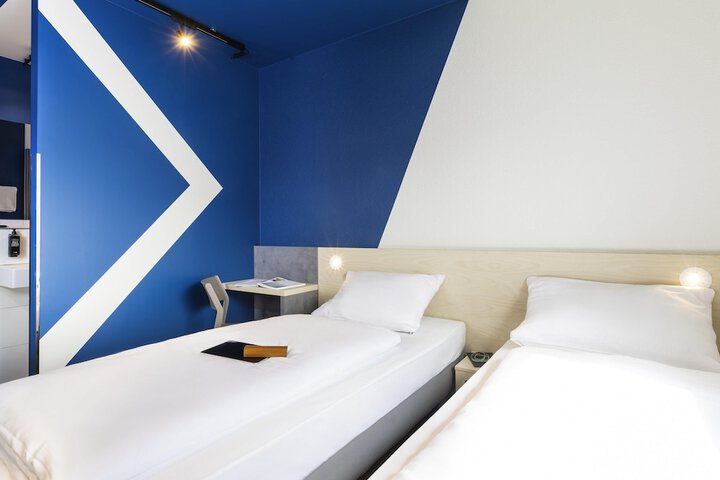Room 5 of 28