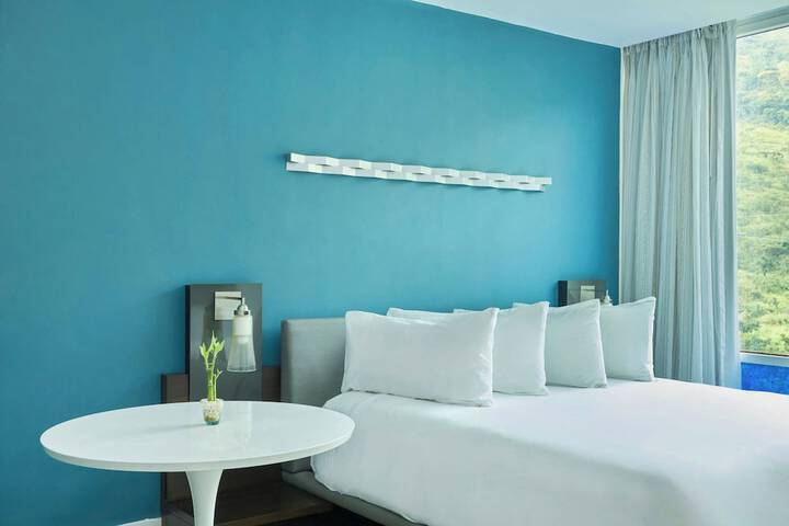 Room 26 of 108