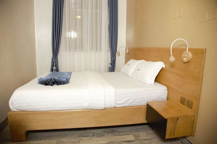 Room 12 of 33