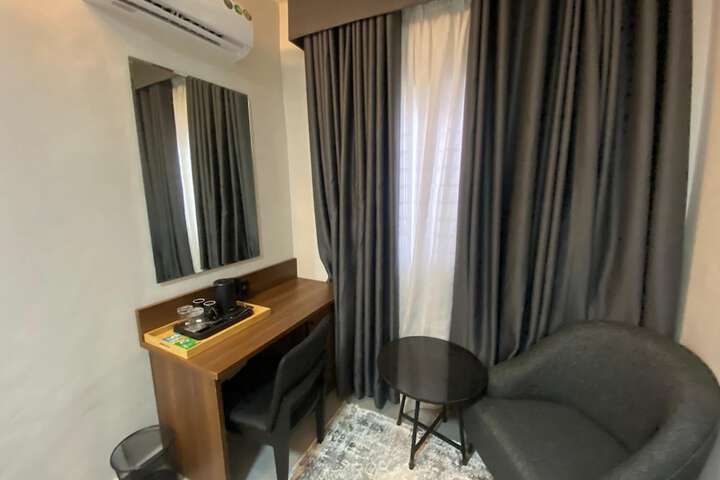 Room 9 of 29