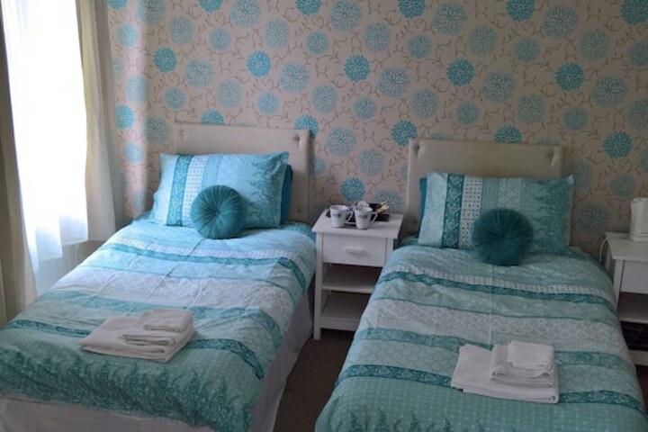 Room 5 of 32