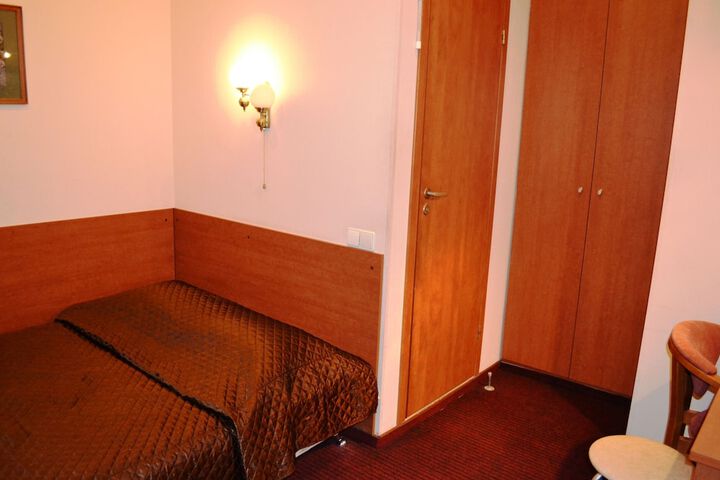 Room 34 of 64