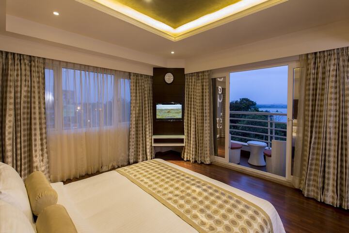 Room 8 of 35