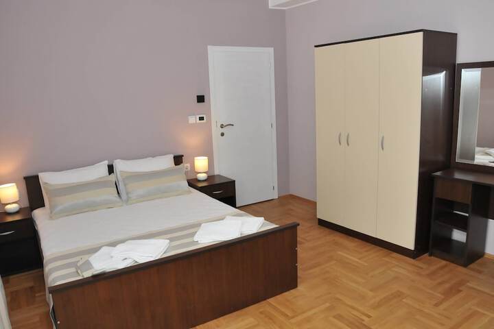 Room 9 of 23